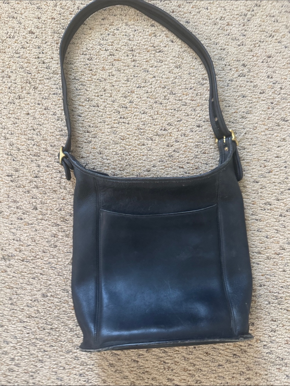 COACH -no G0P-9060 Classic Black Leather Shoulder Bag - Timeless Leather Purse